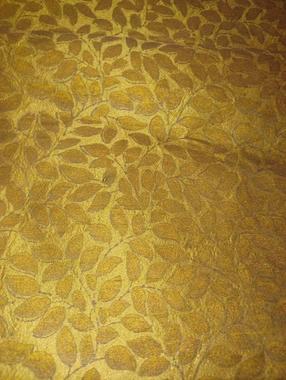 Elegant Leaf-Pattern Table Runner in Bronze/ Olive Green